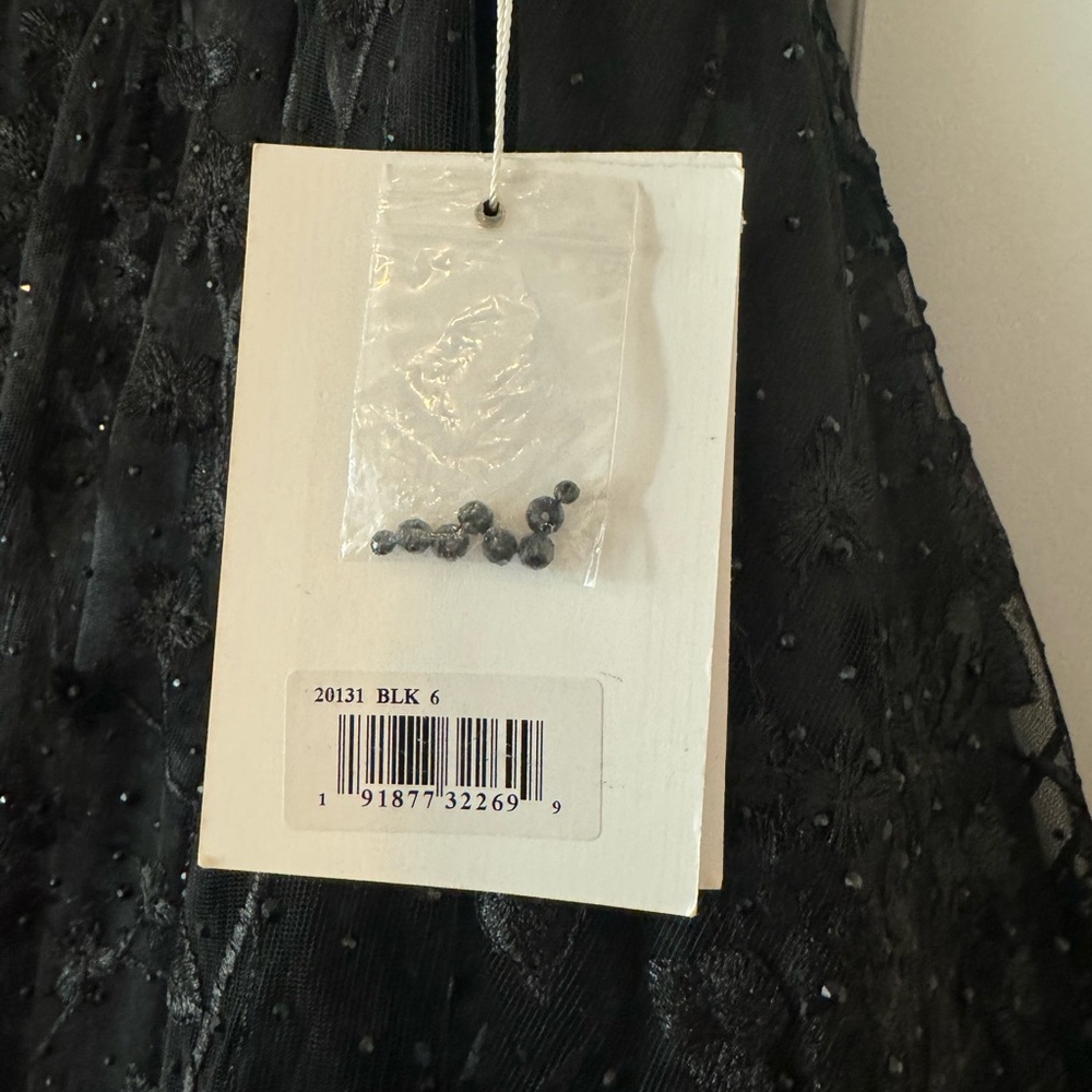 Mac Duggal Black Embroidered V-Neck Sequin Dress Gown Size 6 NWT - Picture 7 of 12